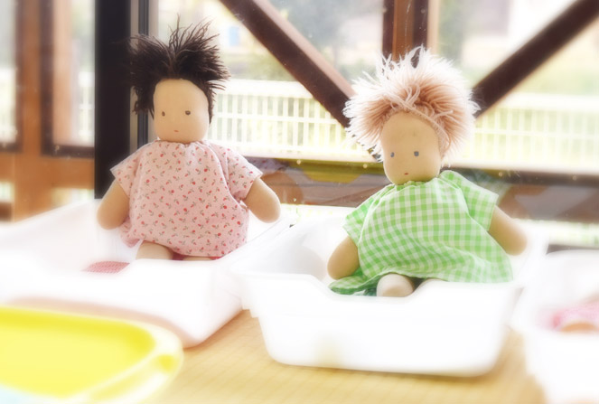 子どもたちが大好きなお世話あそび。お人形にもちゃんと名前があります。