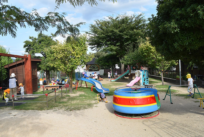 暑い夏も木陰で過ごせ、一年中快適です。